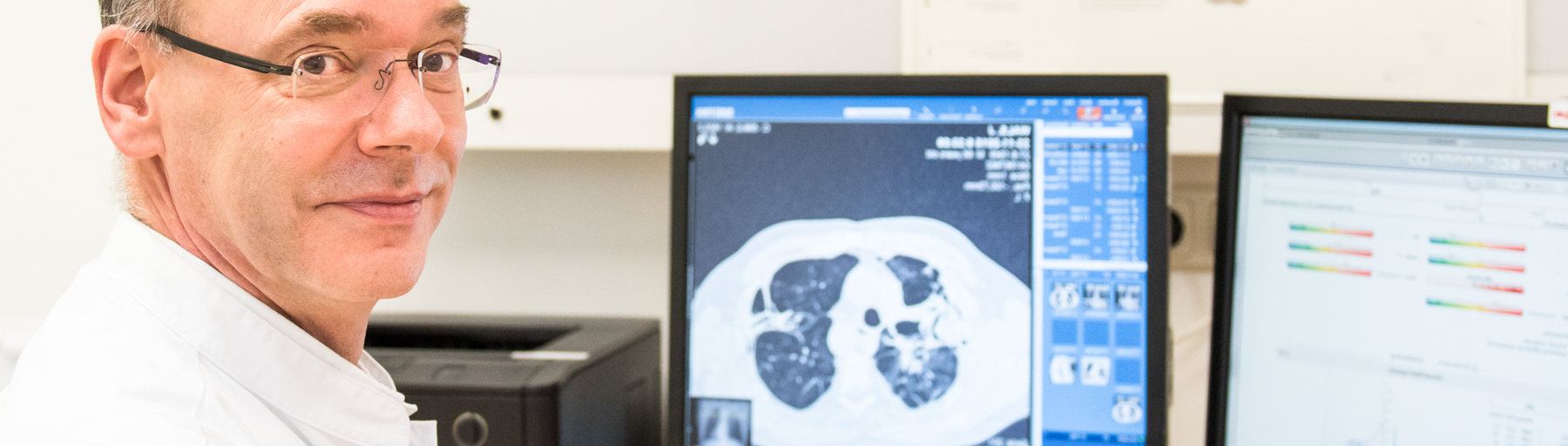 Foto van een longarts