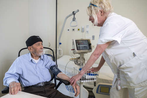 Bloeddruk meten bij patiënt