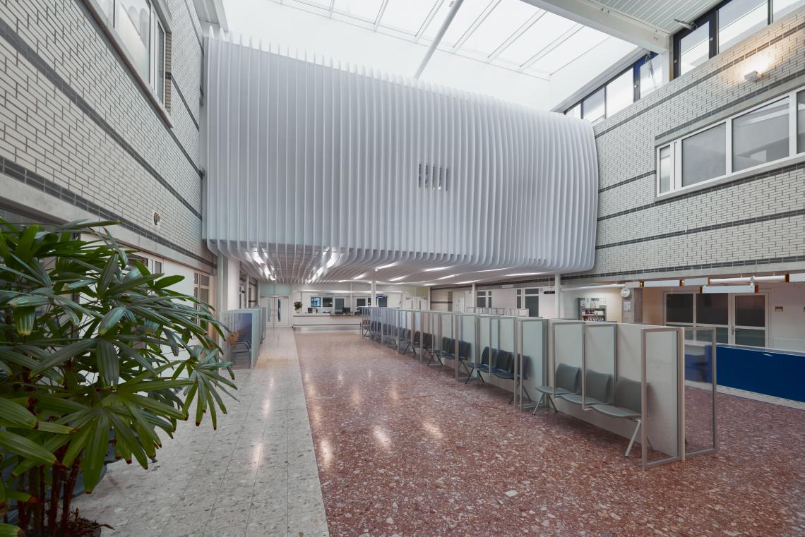 Foto van de buitenkant van het OK complex in OLVG, locatie Oost