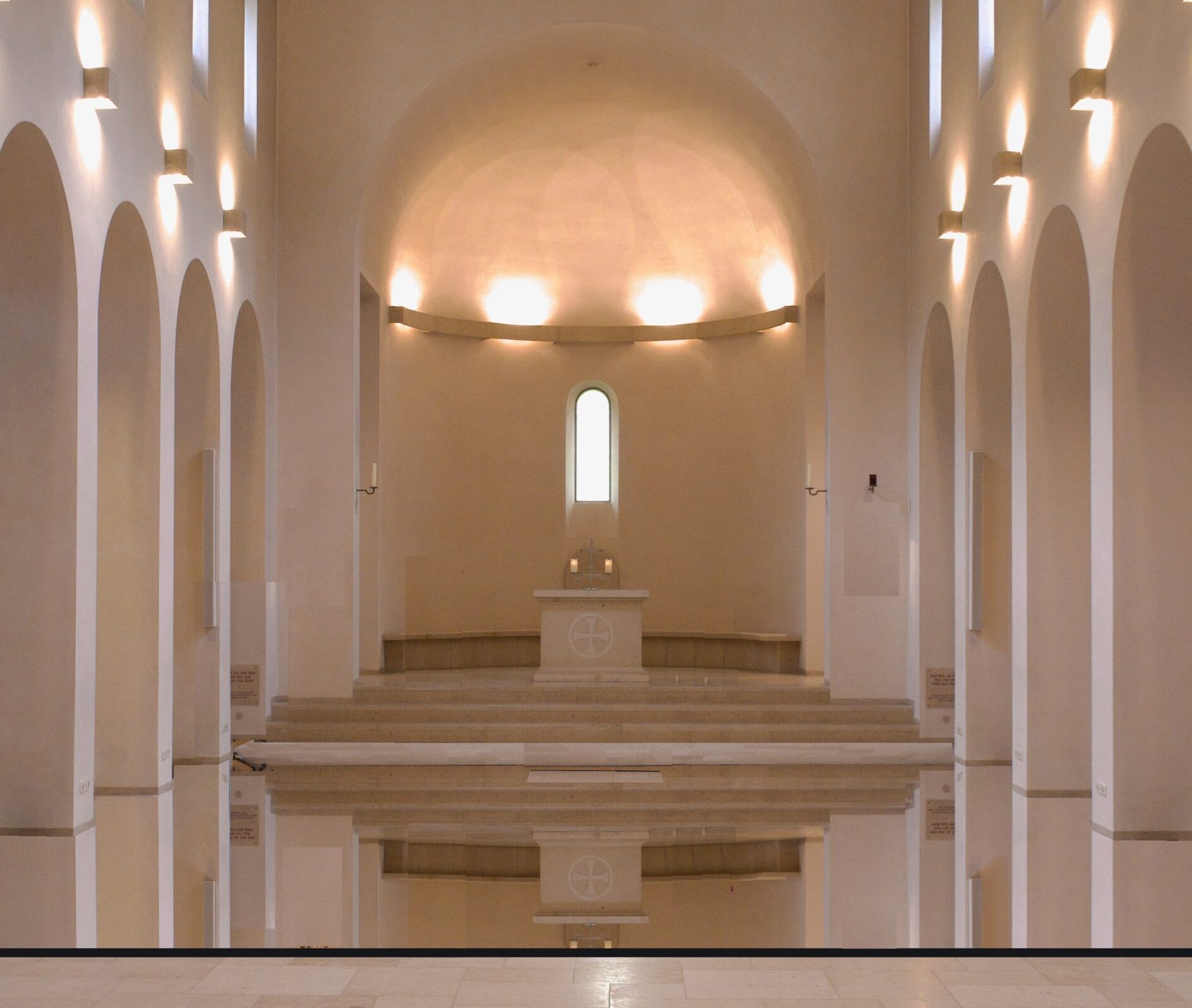 Foto van kapel van OLVG, met een laagje water op de vloer